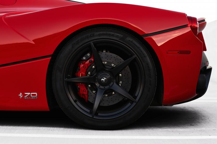 Детали экстерьера Ferrari LaFerrari Aperta 2017 года  (фото 34 из 36)
